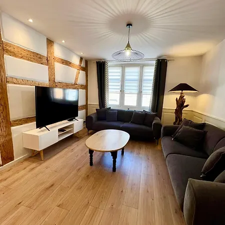 Colm Arcades Apartment *